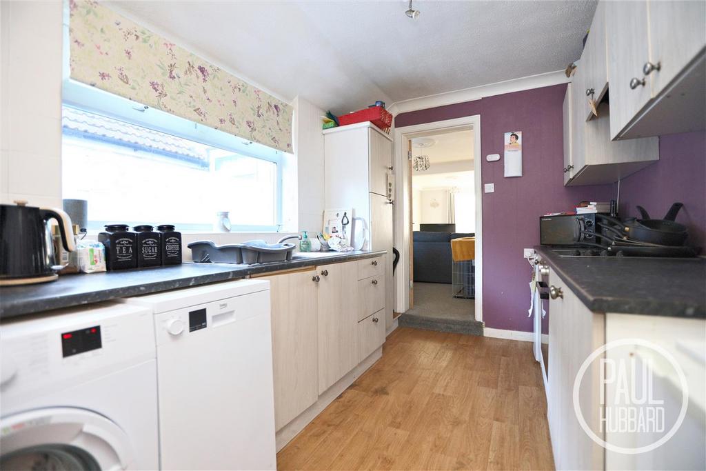 Somerton Avenue, Lowestoft, NR32 2 bed terraced house for sale £150,000