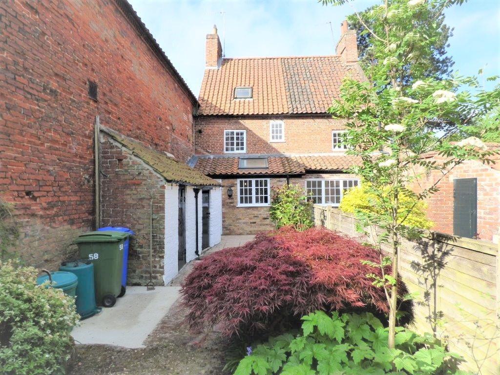 North Bar Without, Beverley, East... 2 bed cottage £795 pcm (£183 pw)