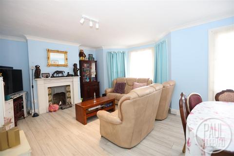 4 bedroom end of terrace house for sale, Beach Road, Lowestoft, Suffolk