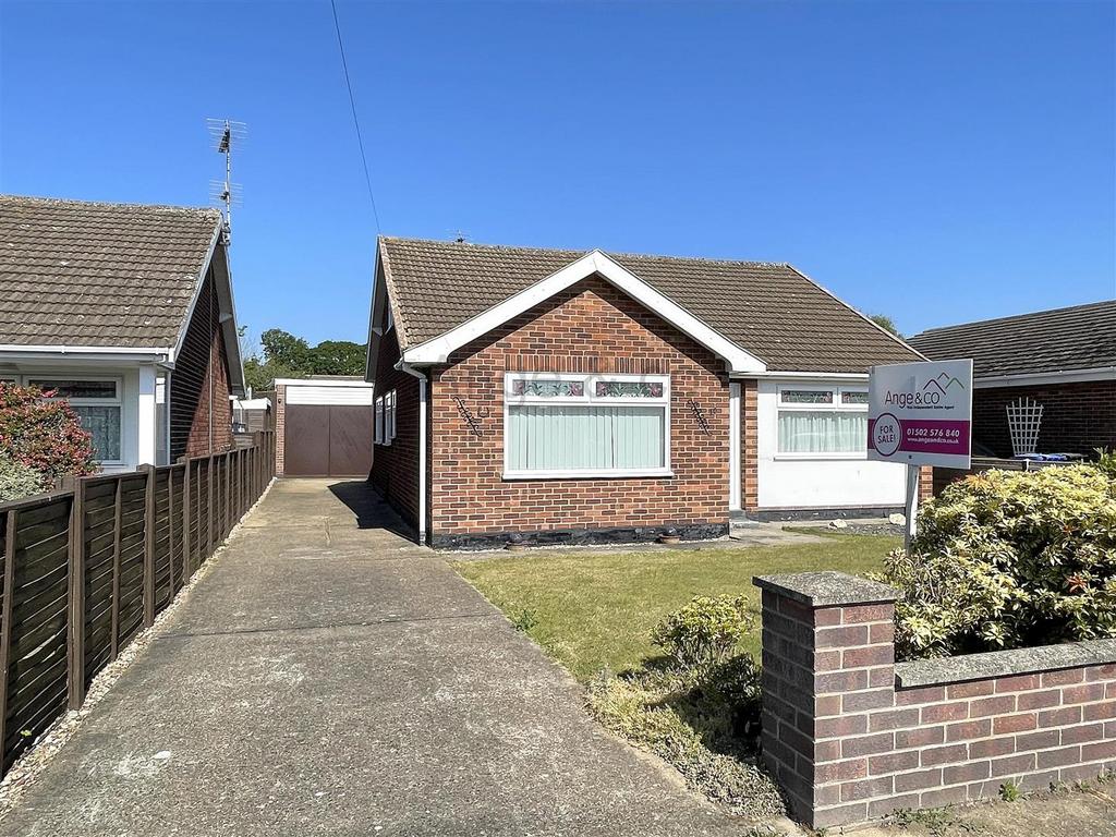 Squires Walk, Gunton 3 bed detached bungalow for sale £280,000