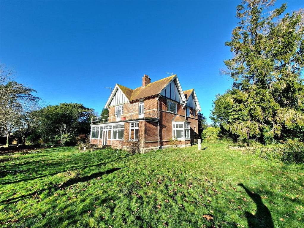 Littlemoor Road, Broadwey, Weymouth 5 bed detached house £2,500 pcm (£577 pw)