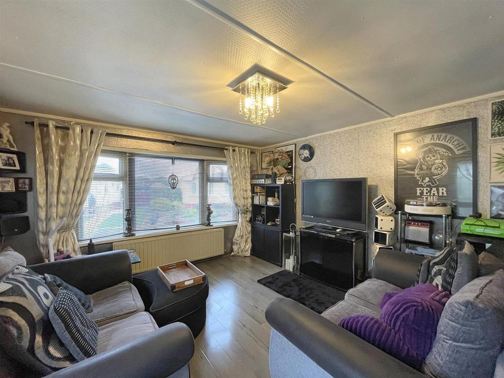 Highgrove Close, Lowestoft 2 bed mobile home for sale £134,500