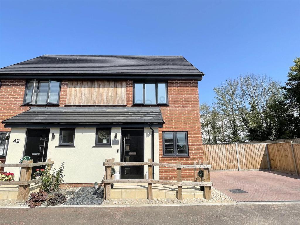 Farrer Drive, Oulton, Lowestoft 2 bed semidetached house £250,000