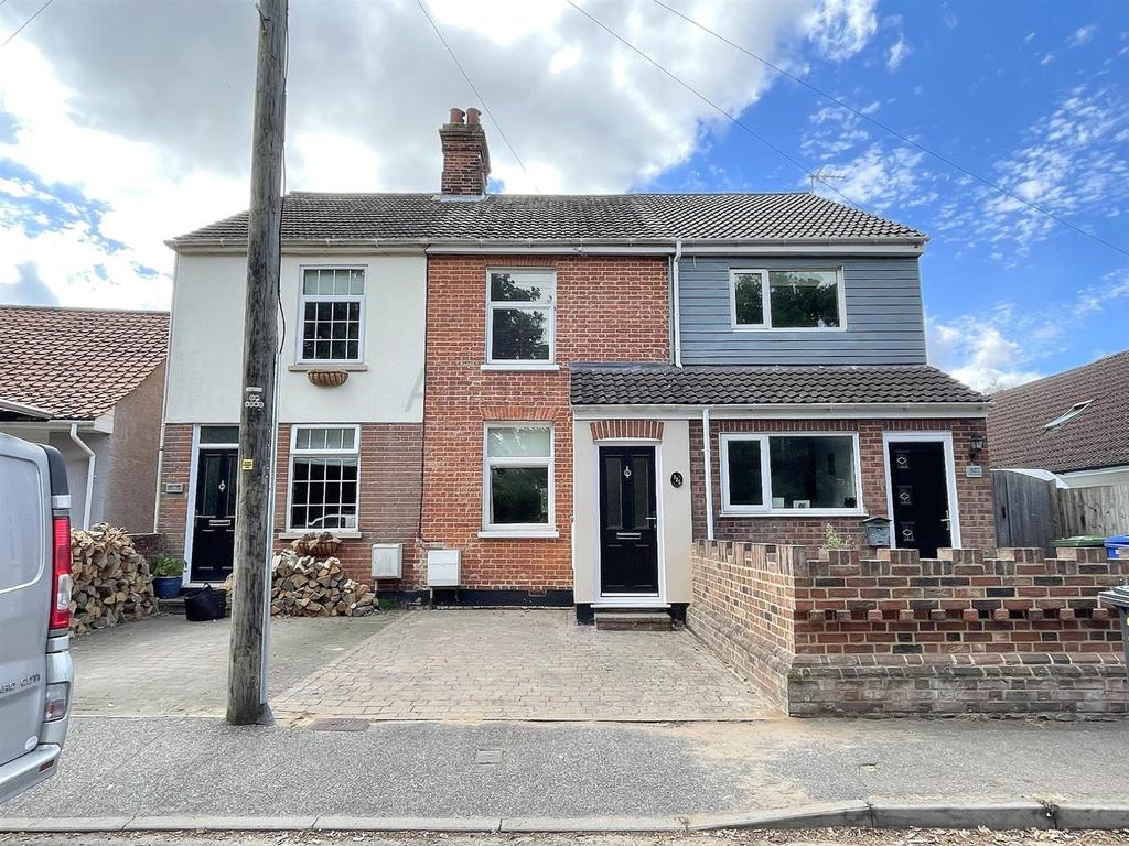 Oulton Road North, Oulton, Lowestoft 2 bed terraced house £220,000