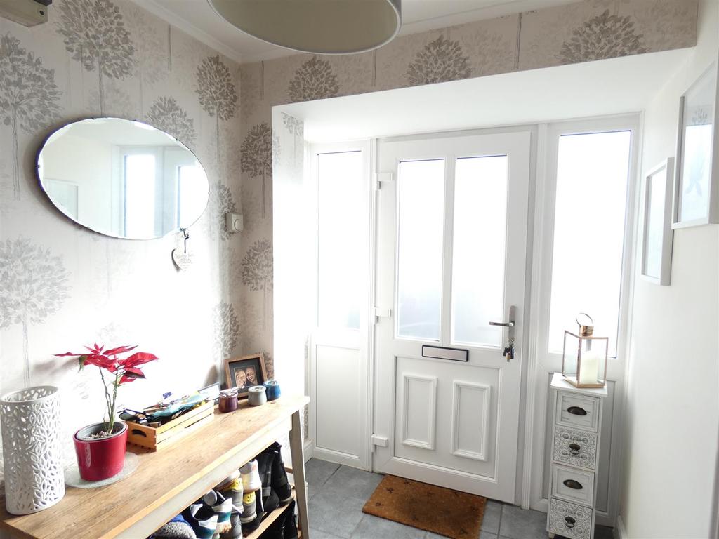 Thames Drive, Cheadle, Stoke On Trent 3 bed semidetached house £198,000