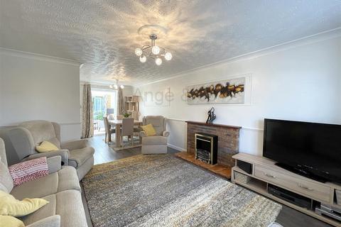 3 bedroom semi-detached house for sale - Portsch Close, Carlton Colville, Lowestoft