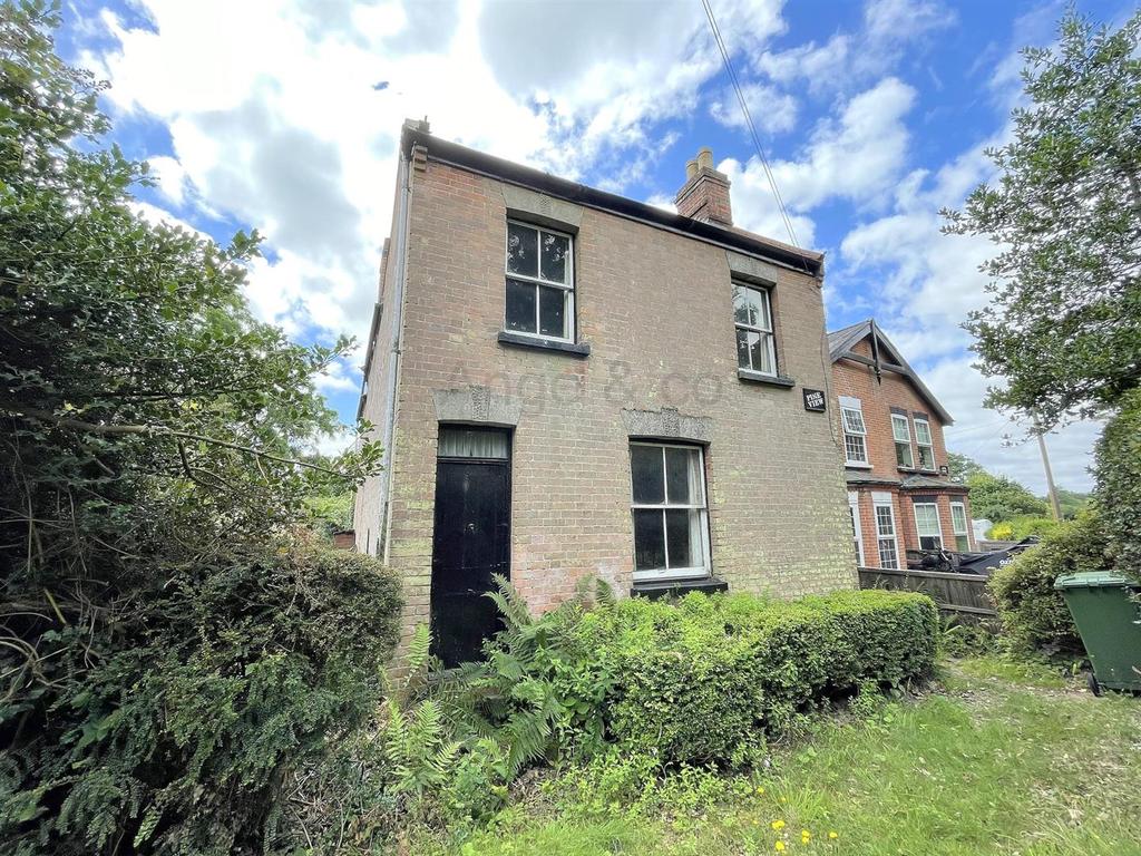 Beccles Road, Fritton, Great Yarmouth 2 bed detached house £200,000