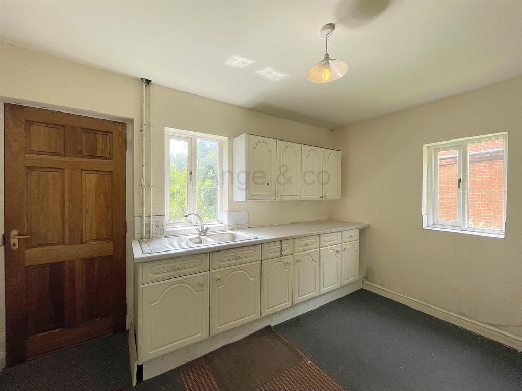 Beccles Road, Fritton, Great Yarmouth 2 bed detached house £200,000