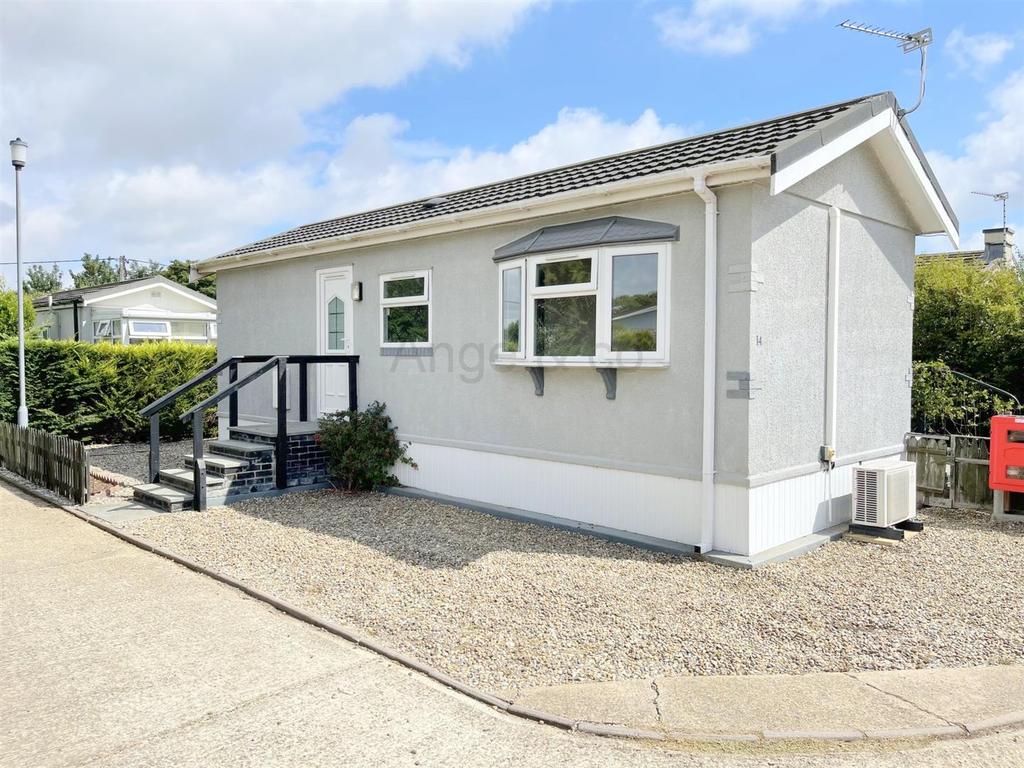 Victoria Road, Lowestoft 1 bed detached bungalow £55,000
