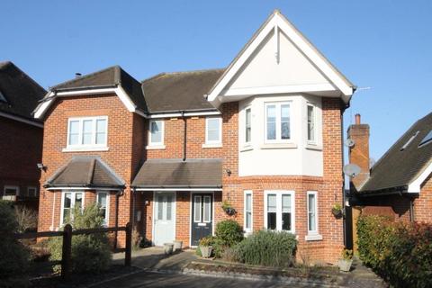 3 bedroom house for sale - LYNGARTH CLOSE, GREAT BOOKHAM, KT23