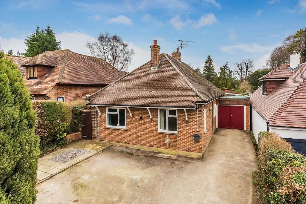 DOWLANS ROAD, GREAT BOOKHAM, KT23 3 bed detached bungalow for sale £