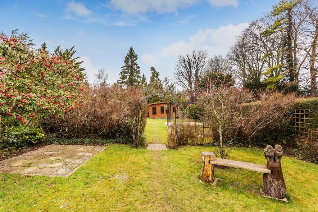 DOWLANS ROAD, GREAT BOOKHAM, KT23 3 bed detached bungalow for sale £