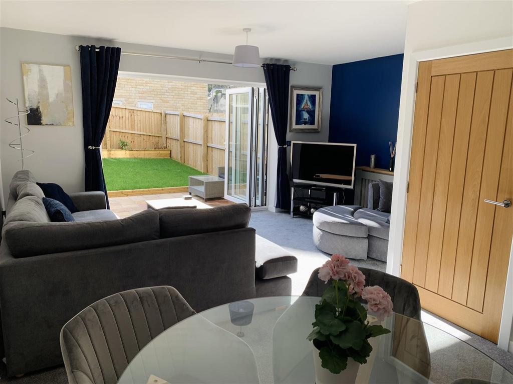 Lounge/ Dining Area