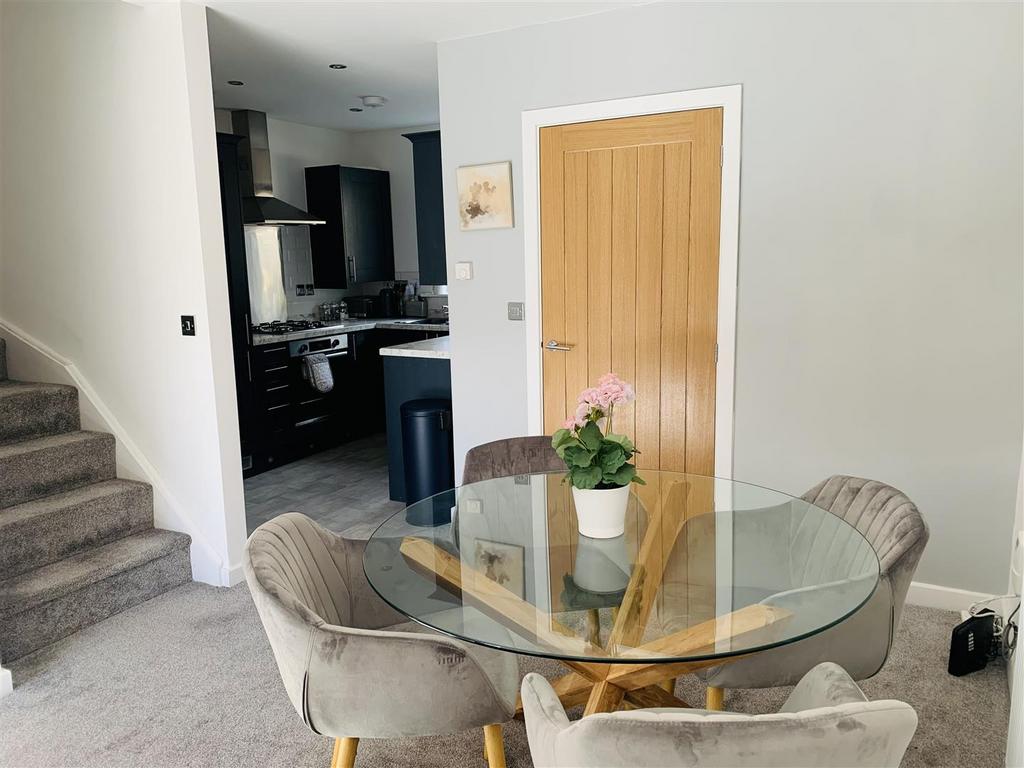 Lounge/ Dining Area