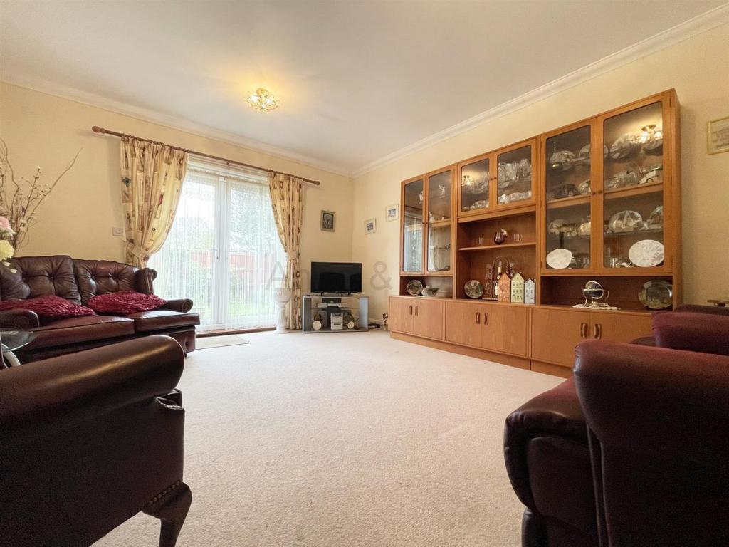 Heritage Green, Kessingland, Lowestoft 3 bed detached bungalow for sale £350,000