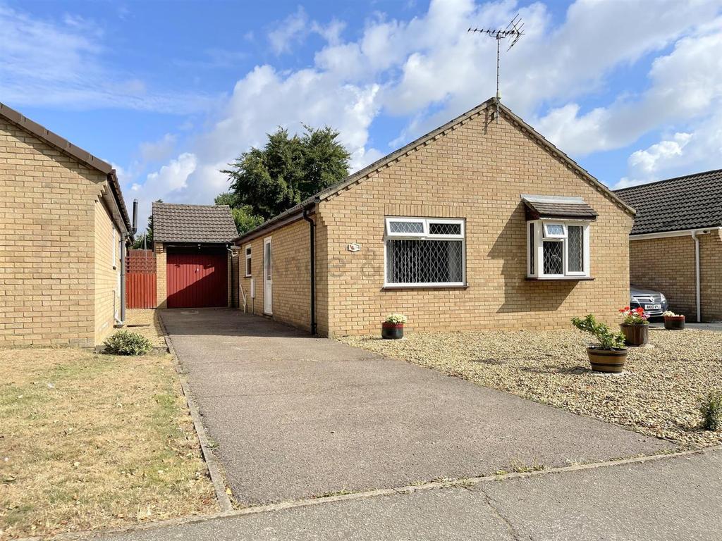 Dunston Drive, Oulton, Lowestoft 2 bed detached bungalow £295,000