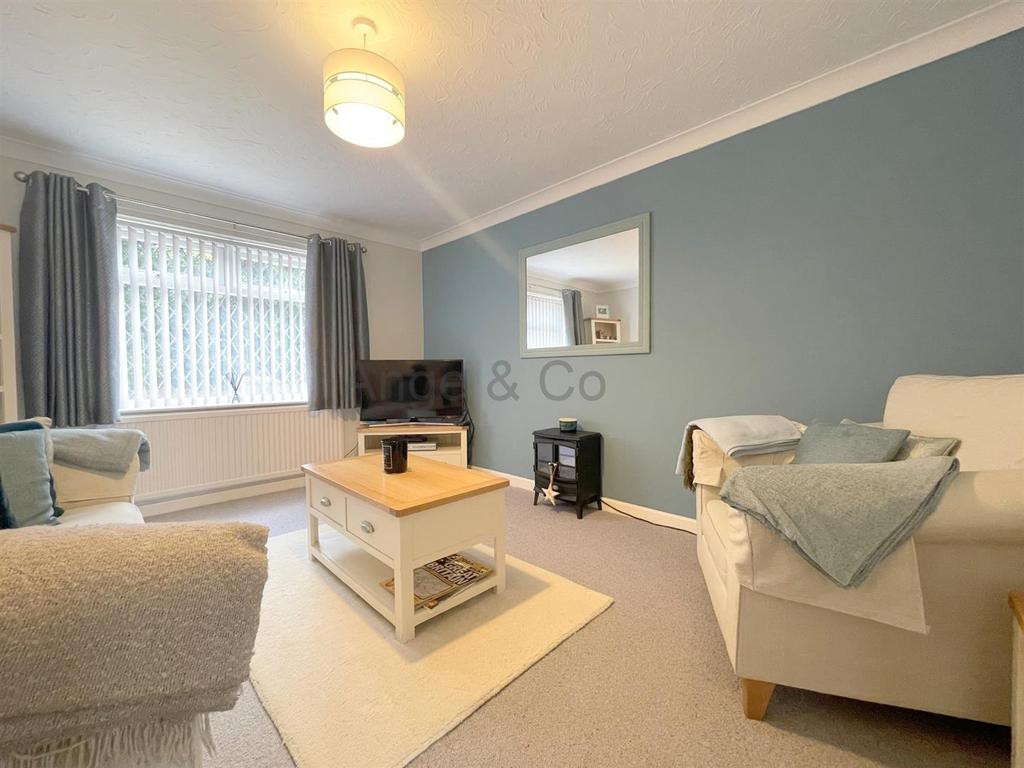 Dunston Drive, Oulton, Lowestoft 2 bed detached bungalow £295,000