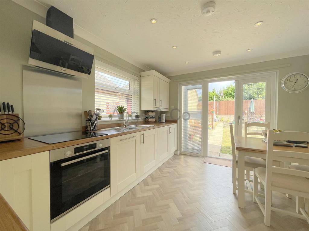 Dunston Drive, Oulton, Lowestoft 2 bed detached bungalow £295,000