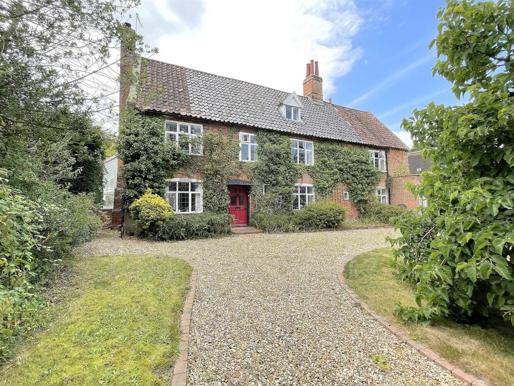 Dell Court, Dell Road, Oulton Broad 5 bed detached house for sale £575,000