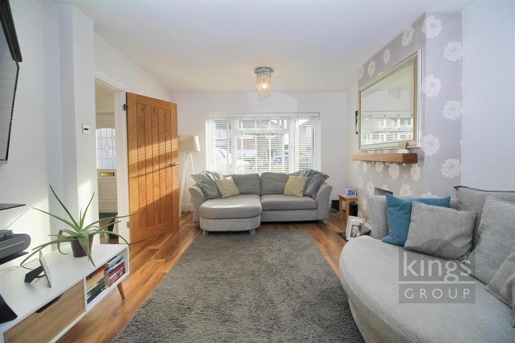 Edinburgh Crescent, Waltham Cross 3 bed semidetached house £460,000