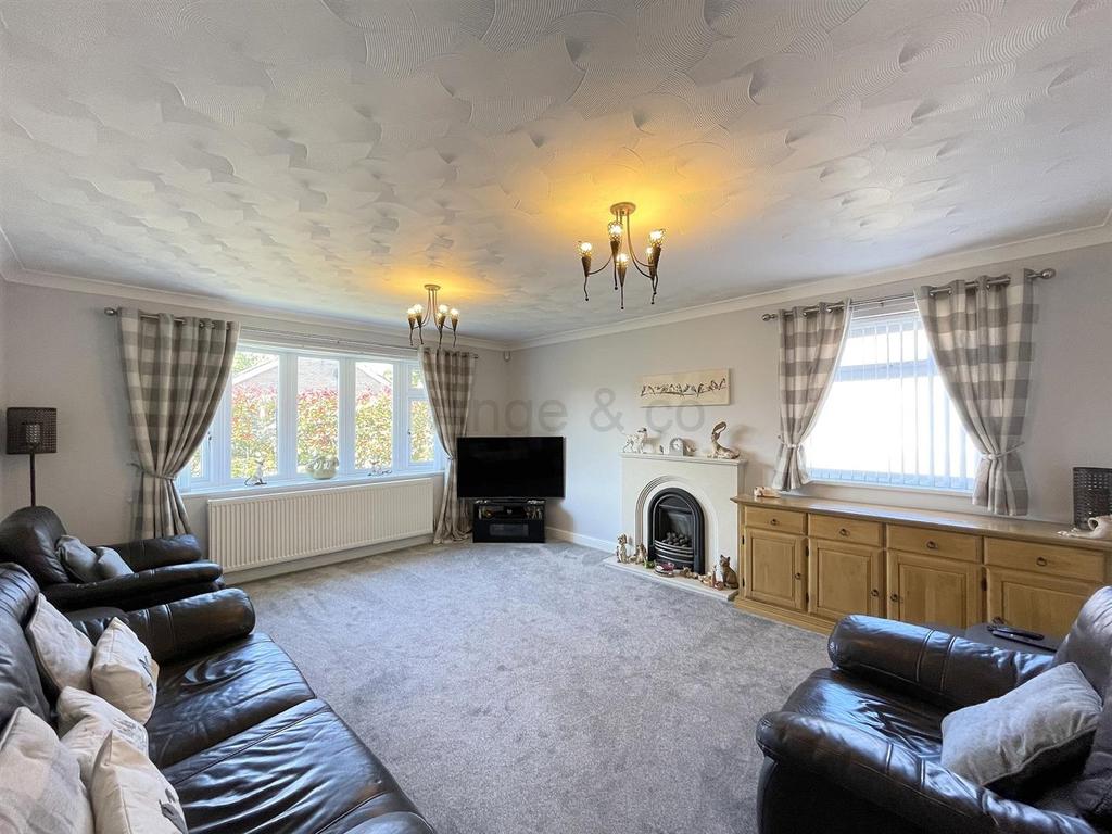 Stephensons Walk, Gunton, Lowestoft 3 bed detached bungalow £375,000