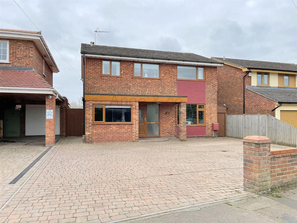 Sands Lane, Oulton Broad, Lowestoft 4 bed detached house £400,000
