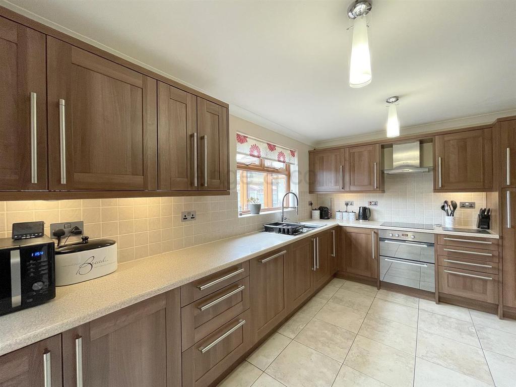 Sands Lane, Oulton Broad, Lowestoft 4 bed detached house £400,000