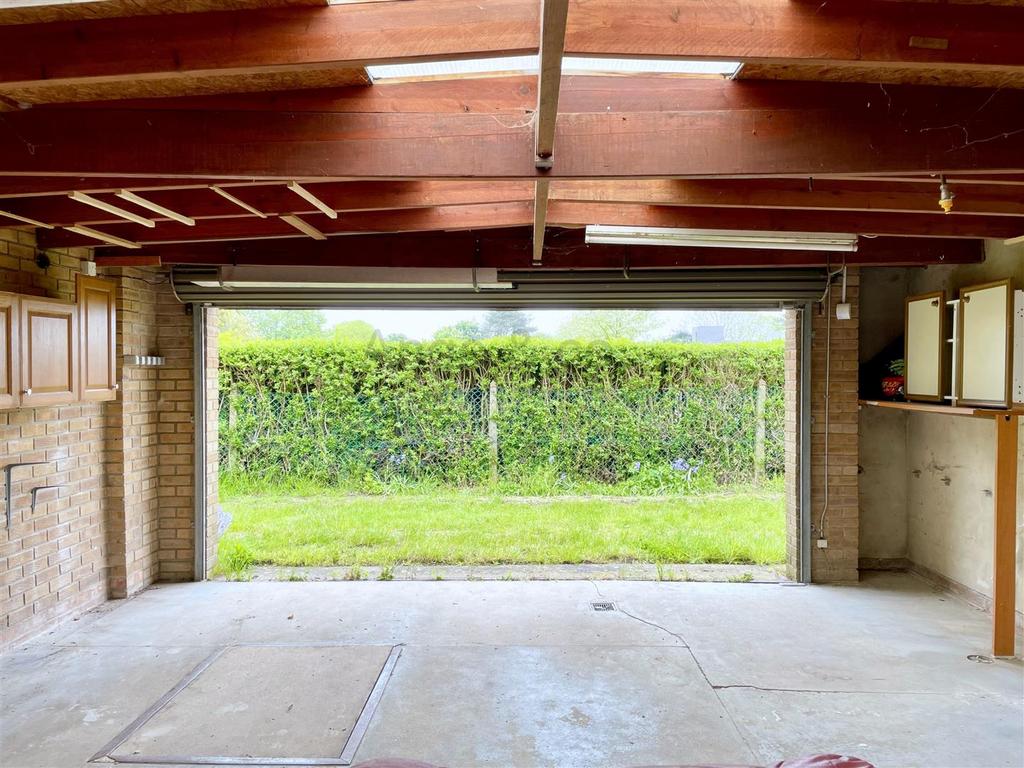 Somerton Avenue, Lowestoft 2 bed end of terrace house for sale £200,000