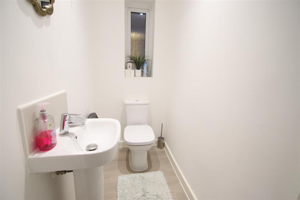 Hall Park Street, Bilston 2 bed house £850 pcm (£196 pw)