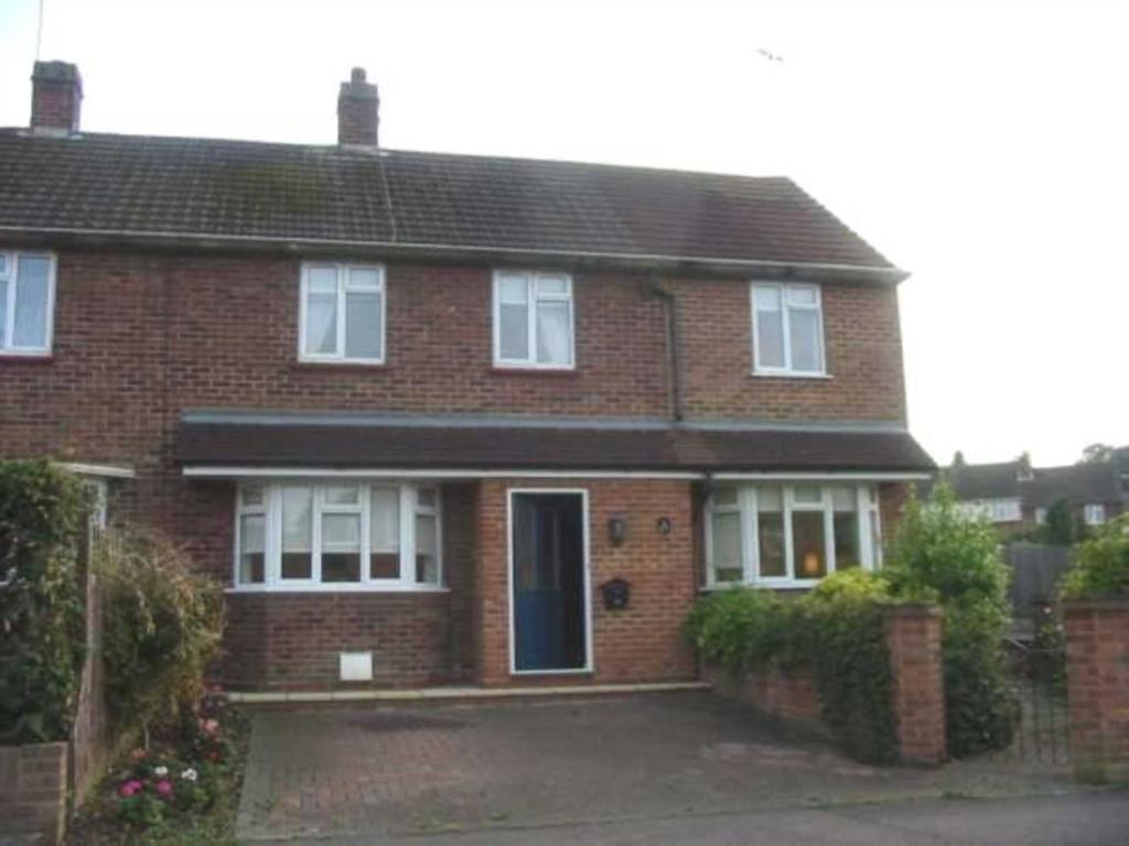 CHERTSEY SOUTH House share £595 pcm (£137 pw)