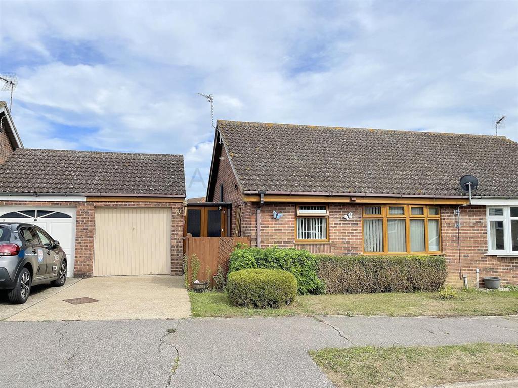 Kingswood Avenue, Carlton Colville, Lowestoft 2 bed semidetached