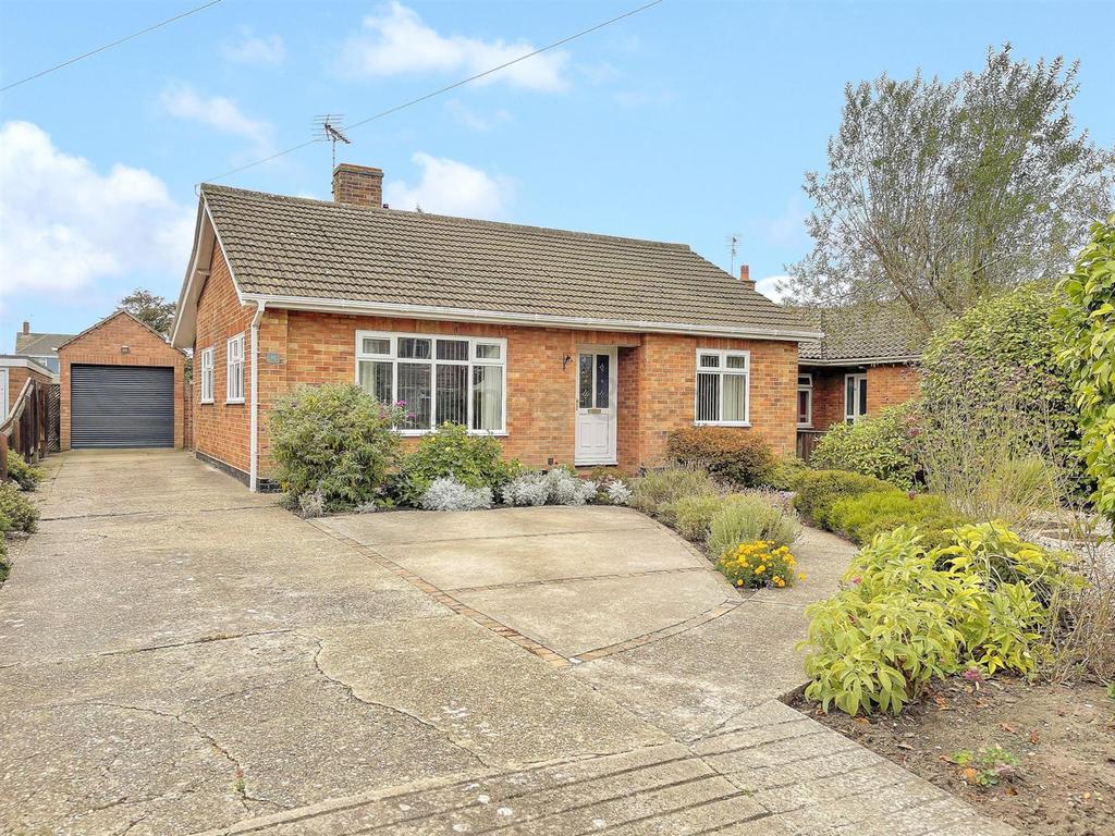 The Meads, Gunton, Lowestoft 3 bed detached bungalow £415,000