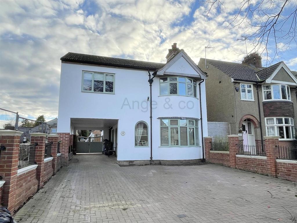 Dell Road, Oulton Broad, Lowestoft 4 bed detached house £400,000