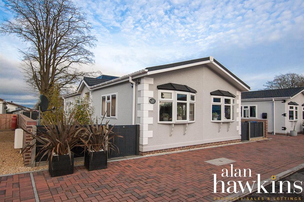 Greenfield Estate, Lyneham, Chippenham 2 bed park home for sale £235,000