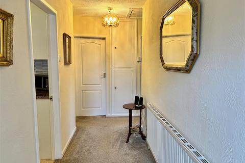 6 Chestnut Close, Codsall, Wolverhampton, WV8 2EZ