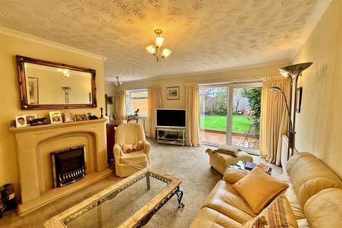 6 Chestnut Close, Codsall, Wolverhampton, WV8 2EZ