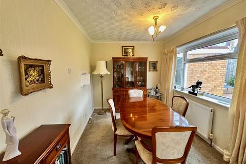6 Chestnut Close, Codsall, Wolverhampton, WV8 2EZ