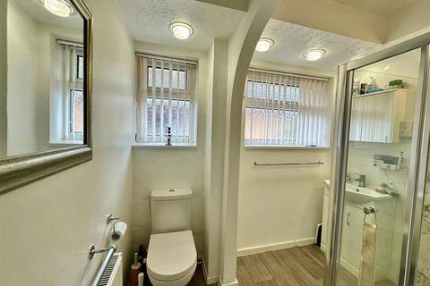 6 Chestnut Close, Codsall, Wolverhampton, WV8 2EZ
