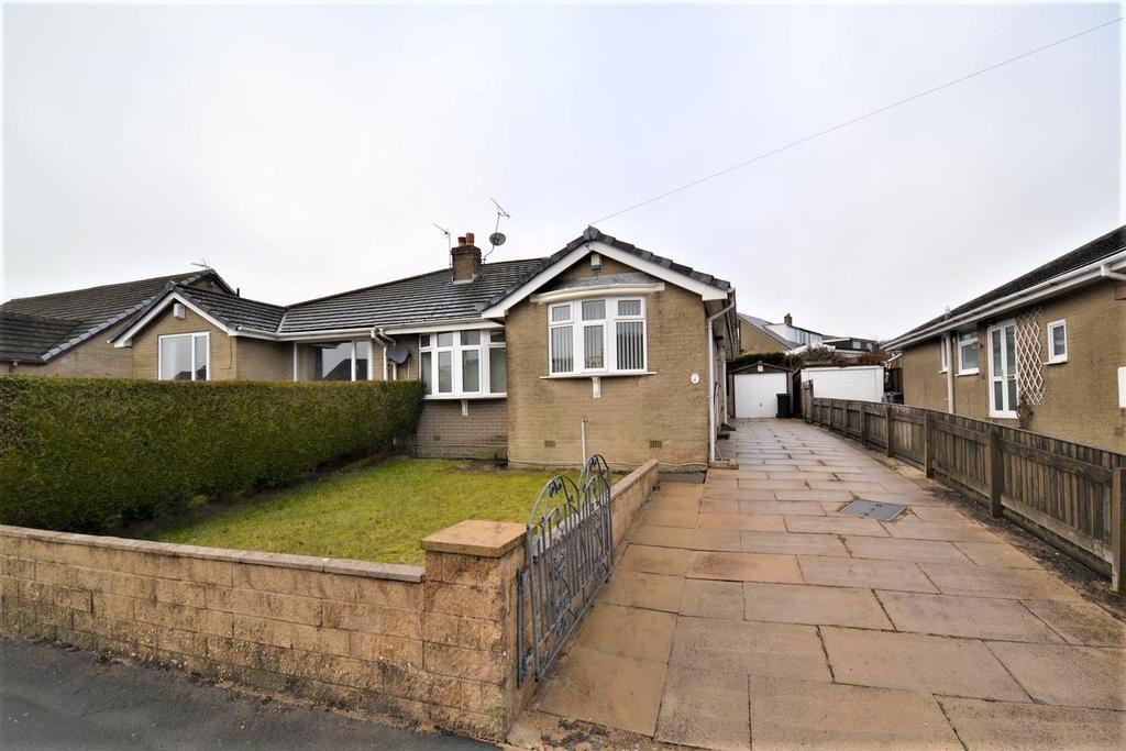 Foxhill Drive, Queensbury, Bradford 4 bed semidetached bungalow £229,950