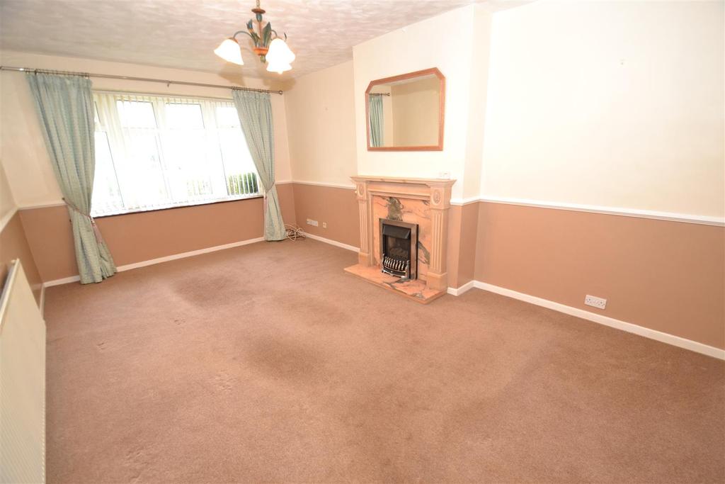 Foxhill Drive, Queensbury, Bradford 4 bed semidetached bungalow £229,950