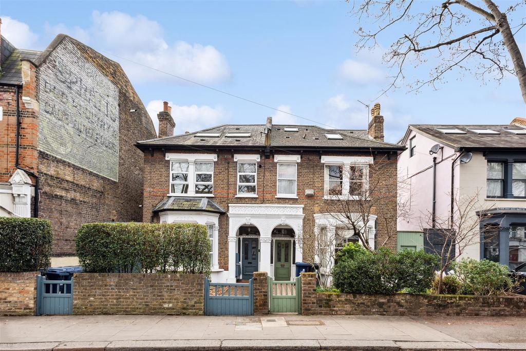 Acton Lane, London, W4 1 bed flat £385,000