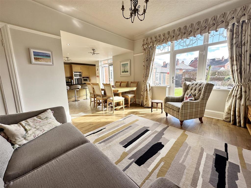 Living/dining area