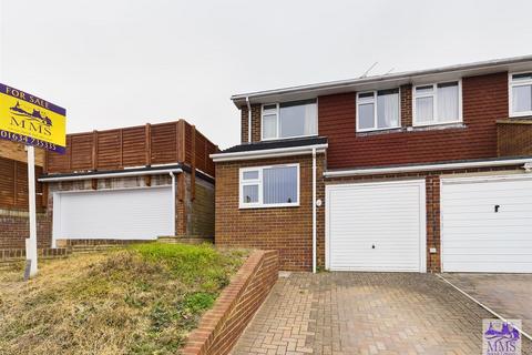 60 Charles Drive, Cuxton, Rochester, ME2 1DR