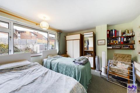 60 Charles Drive, Cuxton, Rochester, ME2 1DR