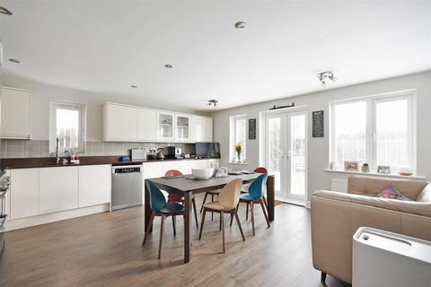 2 Holyrood View, Sheffield, S10 4NG