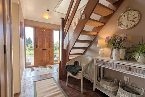 Roseland Clifton, Severn Stoke, Worcester, WR8 9JF