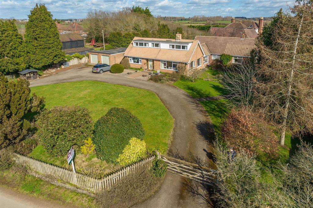 Clifton, Severn Stoke, Worcester 6 bed detached bungalow £700,000