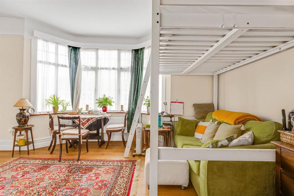 James anderson-flat 3  201a upper richmond road-sw