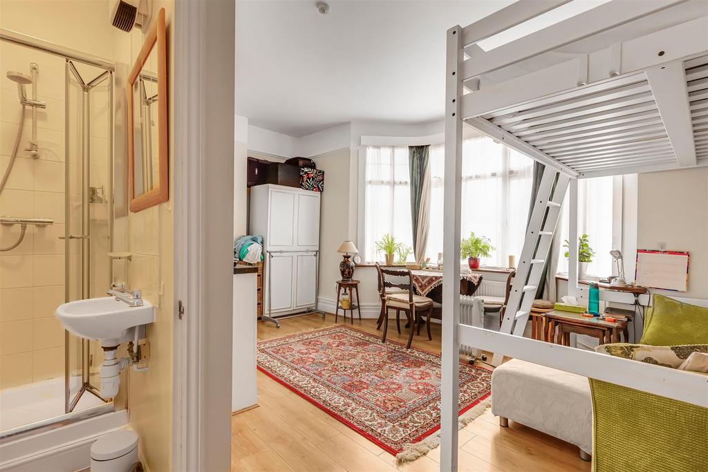 James anderson-flat 3  201a upper richmond road-sw