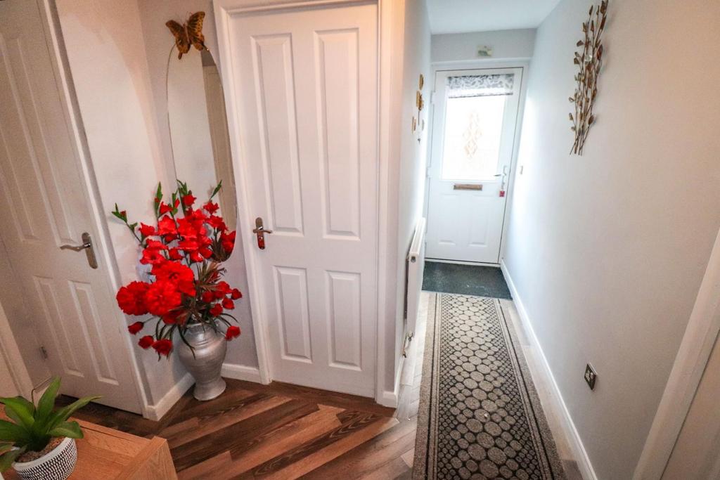 Merlin Avenue, Nuneaton 2 bed semidetached bungalow £240,000
